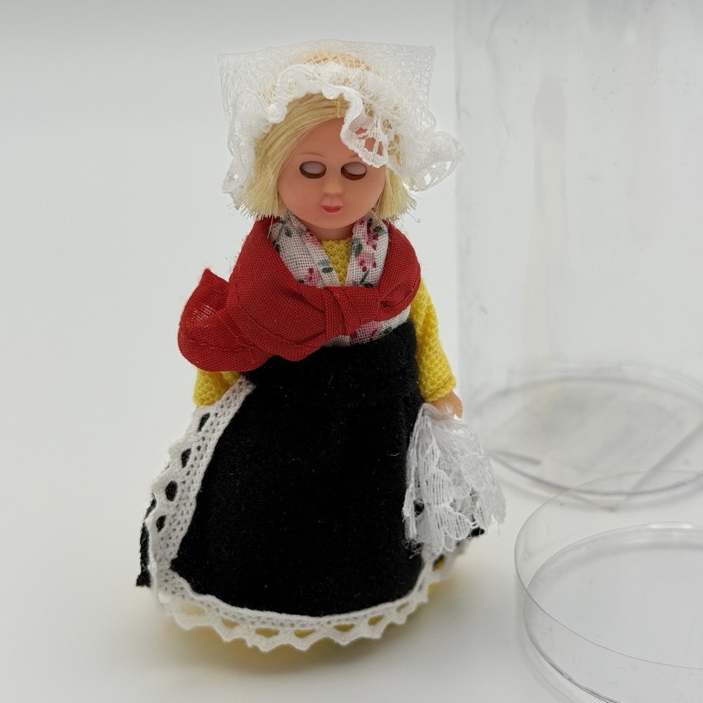 Folk Doll in Cylinder Case 910-408 Yellow Skirt Black Apron‎ Used